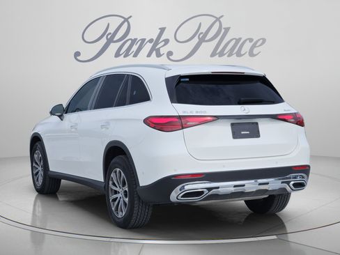 Used 2025 Mercedes-Benz GLC 300 4MATIC image 3