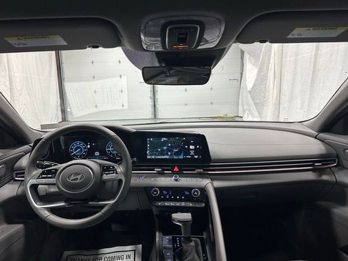 Used 2025 Hyundai Elantra SEL w/ Cargo Package image 40