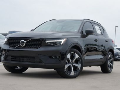 New 2025 Volvo XC40 B5 Plus w/ Protection Package Premier