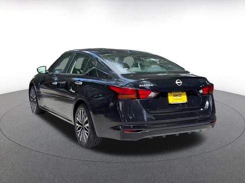 Used 2025 Nissan Altima 2.5 SV FWD image 11