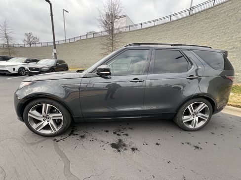 Used 2025 Land Rover Discovery Metropolitan Edition image 4