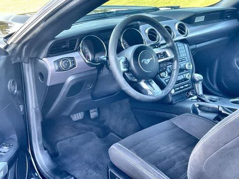 Used 2017 Ford Mustang Coupe RWD image 3