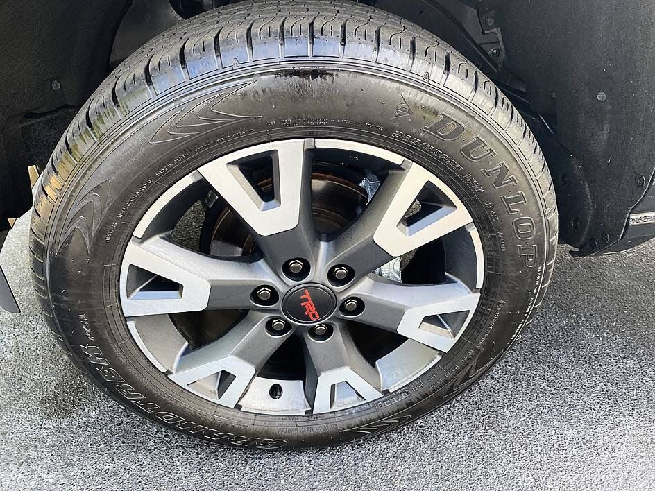 Certified 2025 Toyota Tacoma SR5 AWD/4WD image 29
