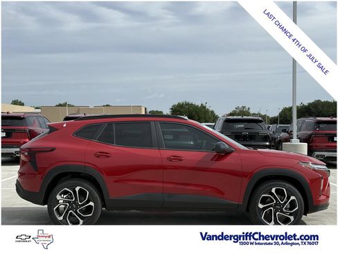 New 2026 Chevrolet Trax RS w/ Sunroof Package FWD image 3