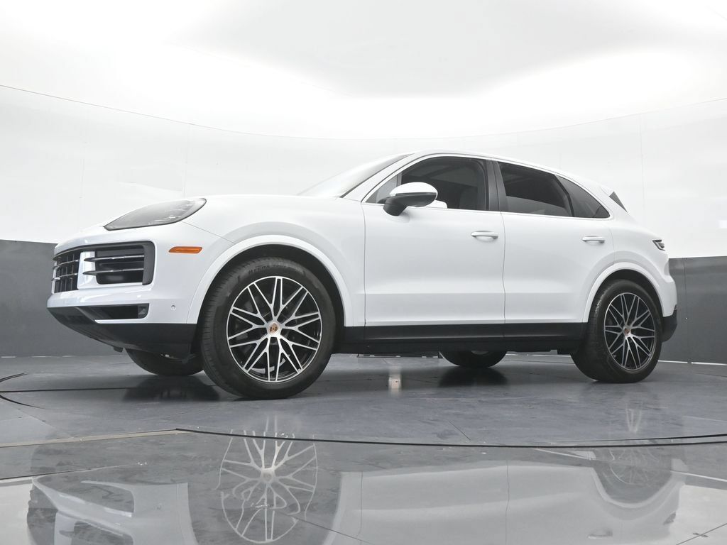 Used 2025 Porsche Cayenne AWD/4WD image 67