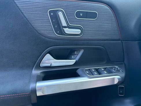 Used 2023 Mercedes-Benz GLB 250 image 13