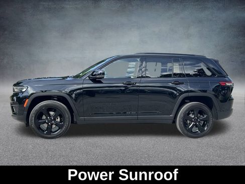 Certified 2024 Jeep Grand Cherokee Altitude image 10