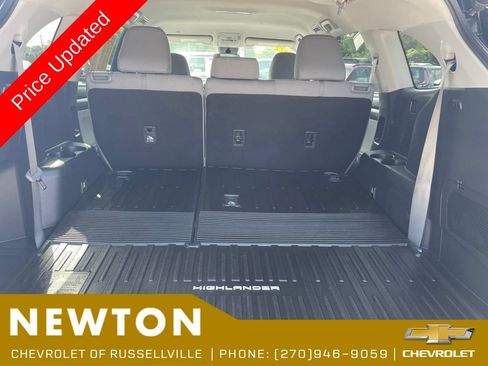 Used 2022 Toyota Highlander LE AWD/4WD image 36