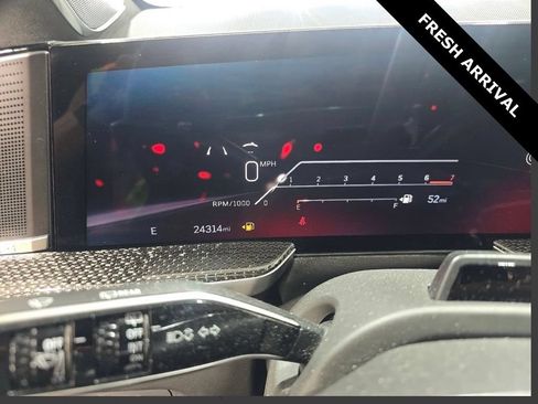 Used 2025 Cadillac Escalade V AWD/4WD image 10