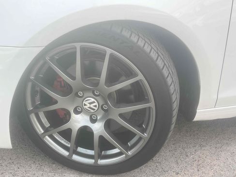 Used 2012 Volkswagen Golf 4-Door FWD image 7