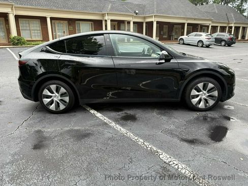 Used 2023 Tesla Model Y 2WD image 6