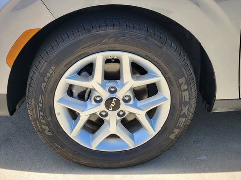 Certified 2025 Kia Soul LX w/ LX Technology Package FWD image 12