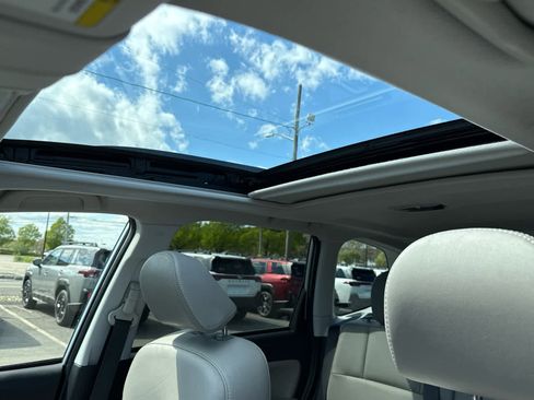 Used 2017 Subaru Forester 2.5i Limited AWD/4WD image 10