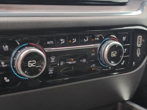 Used 2024 GMC Sierra 1500 SLT w/ SLT Premium Plus Package image 21