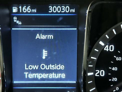 Used 2019 Nissan Titan SV w/ SV Convenience Package image 14