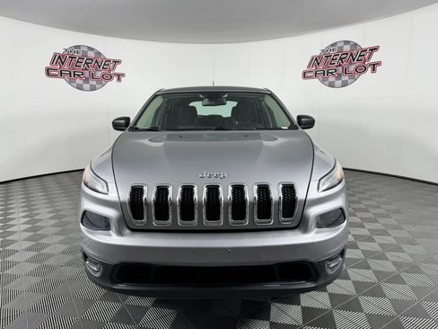 Used 2017 Jeep Cherokee Sport AWD/4WD image 2