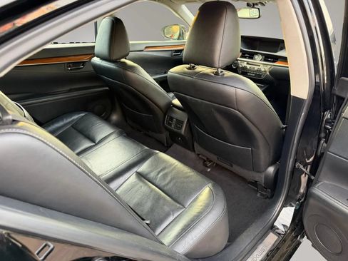 Used 2015 Lexus ES 300h w/ Navigation System Package FWD image 26