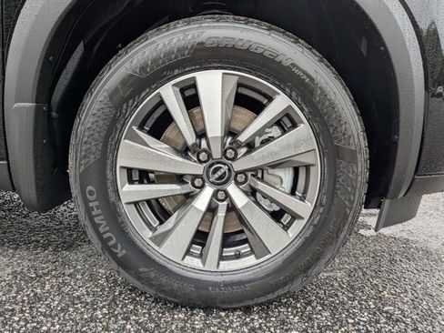 New 2025 Nissan Pathfinder SL image 12