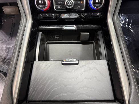 Used 2022 GMC Yukon XL Denali image 13