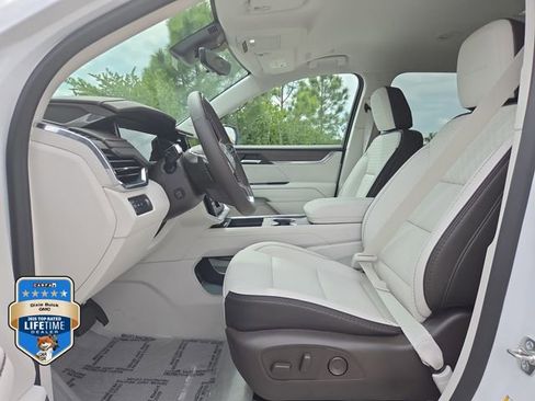 New 2026 GMC Acadia Denali w/ Super Cruise Package FWD image 17