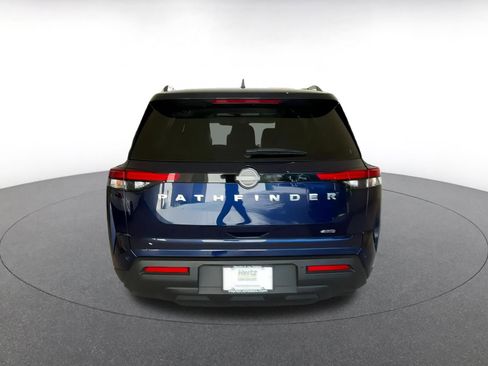 Used 2025 Nissan Pathfinder SV image 12