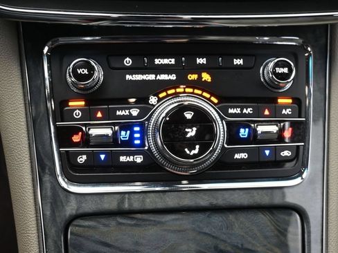Used 2017 Lincoln Continental Reserve w/ Technology Package FWD image 4