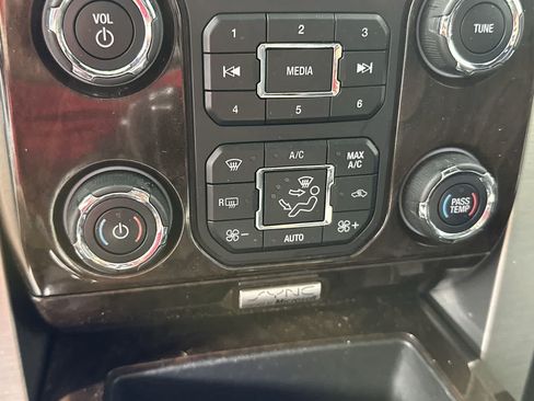 Used 2014 Ford F150 Platinum AWD/4WD image 21