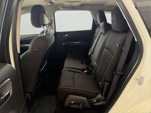 Used 2020 Dodge Journey SE w/ SE Popular Equipment Group FWD image 8