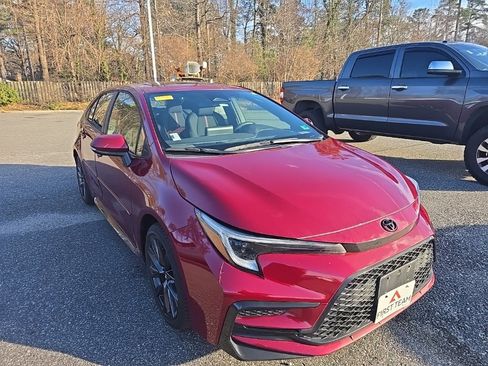 Used 2023 Toyota Corolla SE image 3