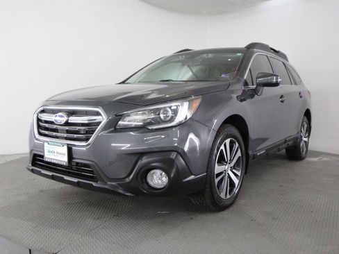 Used 2018 Subaru Outback 3.6R Limited AWD/4WD image 3