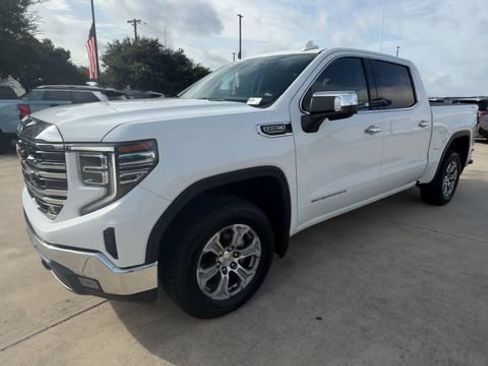 Used 2025 GMC Sierra 1500 SLT AWD/4WD image 4