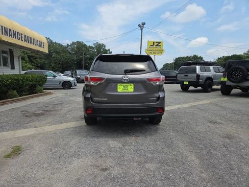 Used 2016 Toyota Highlander Limited w/ Driver Technology Package FWD image 6