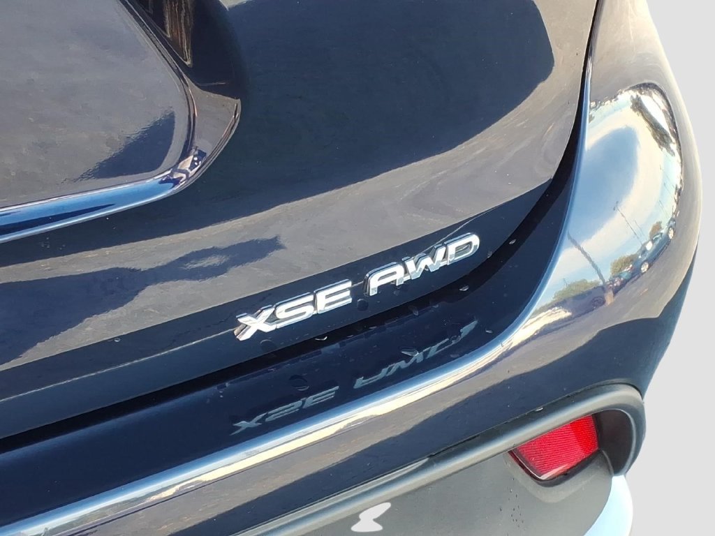 Used 2023 Toyota Highlander XSE AWD/4WD image 10