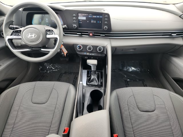Certified 2025 Hyundai Elantra SE FWD image 18