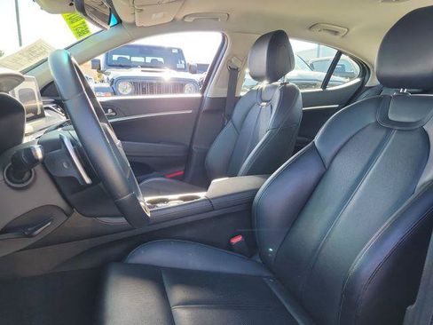 Used 2019 Genesis G70 2.0T Advanced RWD image 17