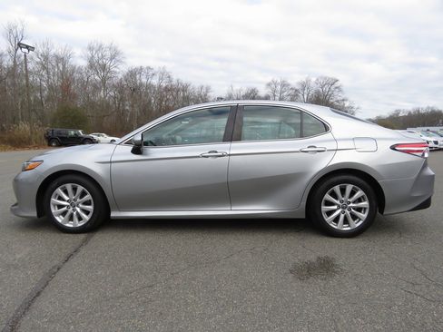 Used 2019 Toyota Camry LE image 9