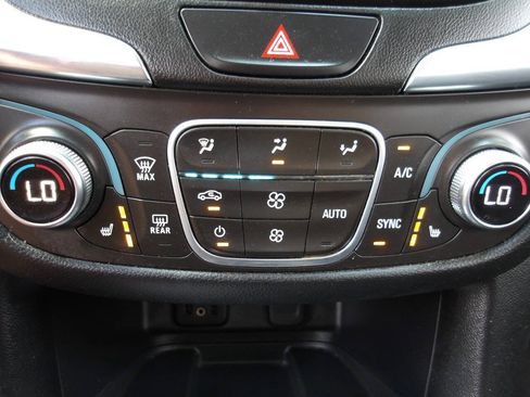 Used 2018 Chevrolet Equinox Premier FWD image 14