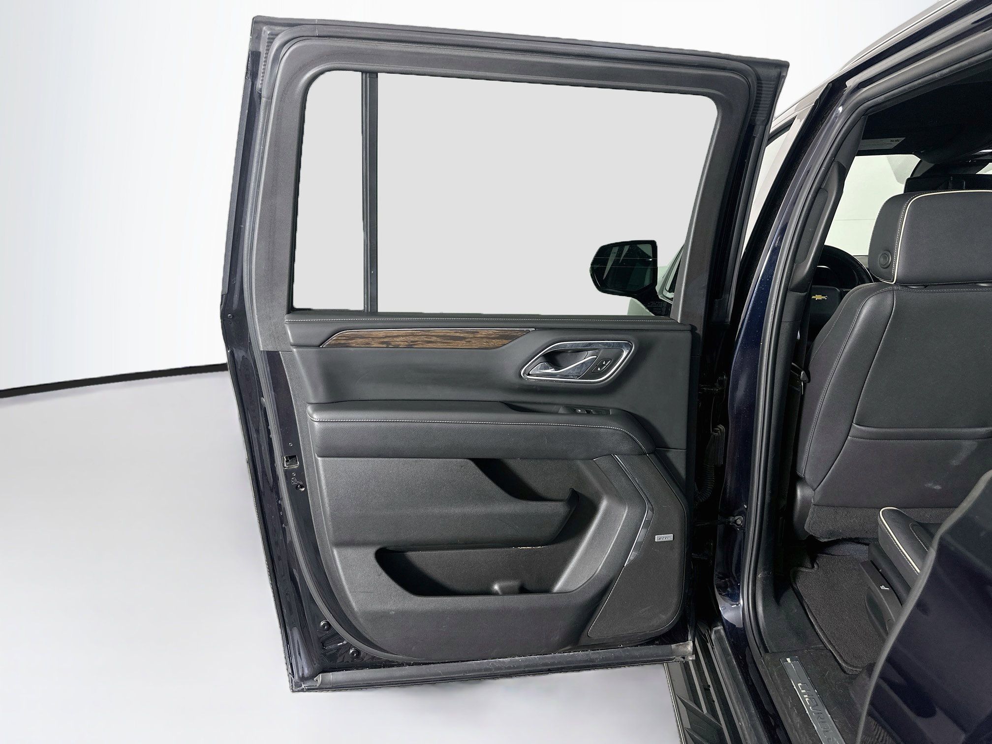 Used 2023 Chevrolet Suburban Premier AWD/4WD image 26
