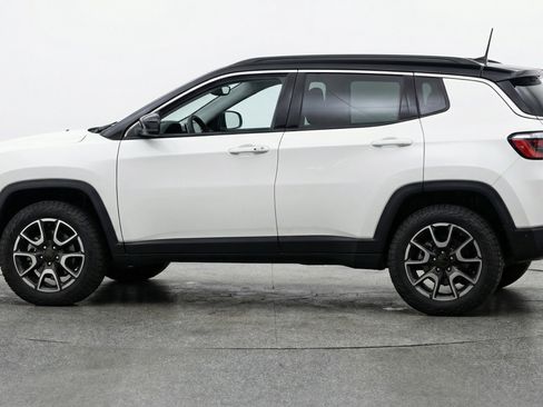 Used 2025 Jeep Compass Trailhawk image 5