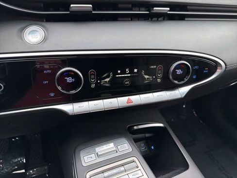 Used 2025 Genesis GV70 2.5T AWD/4WD image 26