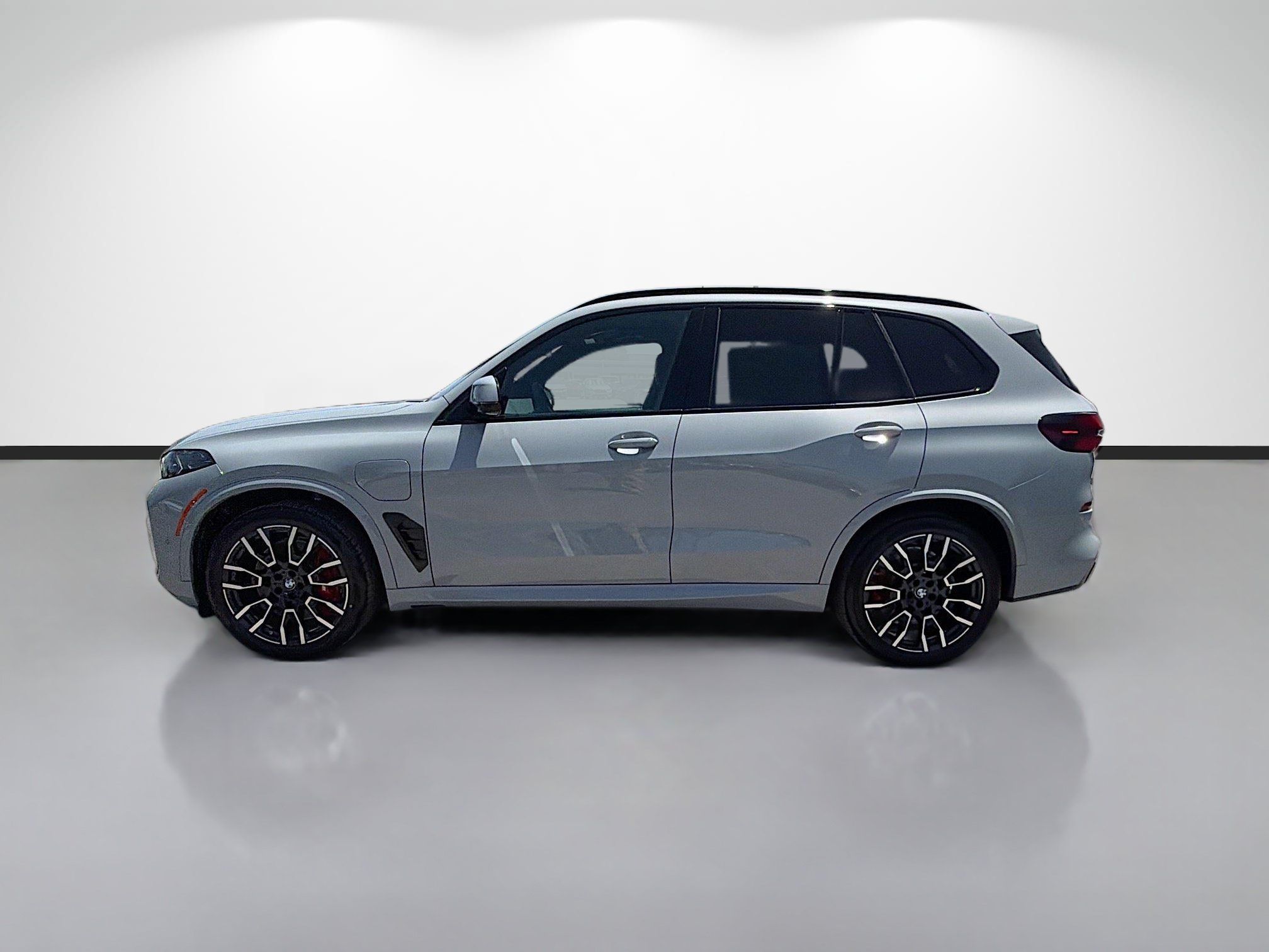 New 2026 BMW X5 xDrive50e w/ Executive Package AWD/4WD image 6