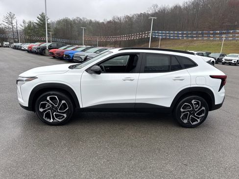 New 2026 Chevrolet Trax RS w/ Sunroof Package image 8