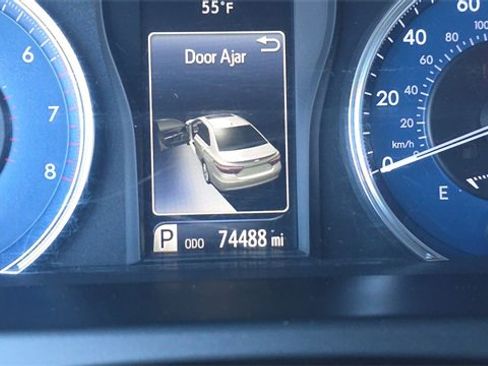 Used 2017 Toyota Camry XLE w/ Moonroof Package image 26