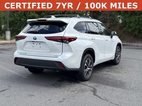 Used 2021 Toyota Highlander XLE image 2