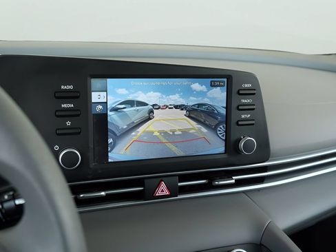 Used 2025 Hyundai Elantra SE FWD image 20