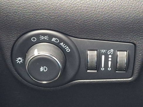 Used 2023 Jeep Compass Latitude AWD/4WD image 25
