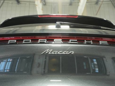 Used 2025 Porsche Macan image 37