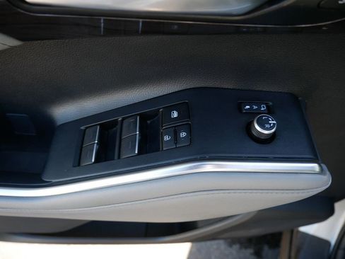 Used 2023 Toyota Highlander Limited AWD/4WD image 16
