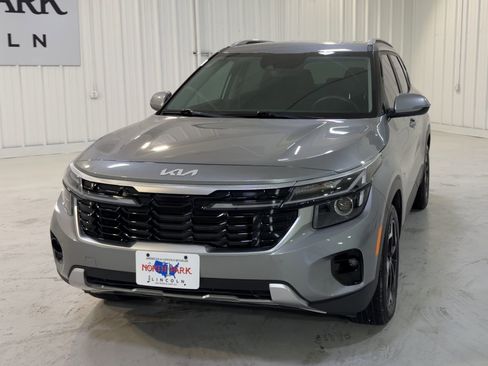 Used 2024 Kia Seltos EX image 4