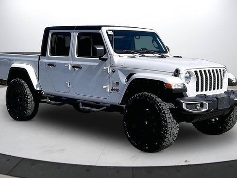 Certified 2022 Jeep Gladiator Sport AWD/4WD image 2